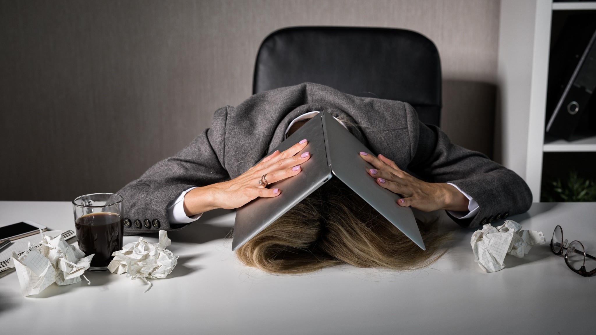 Burnout, Burnout e depressão, Diferença de burnout e depressão, burnout vira depressão, sintomas burnout e depressão, sintomas depressivos e burnout